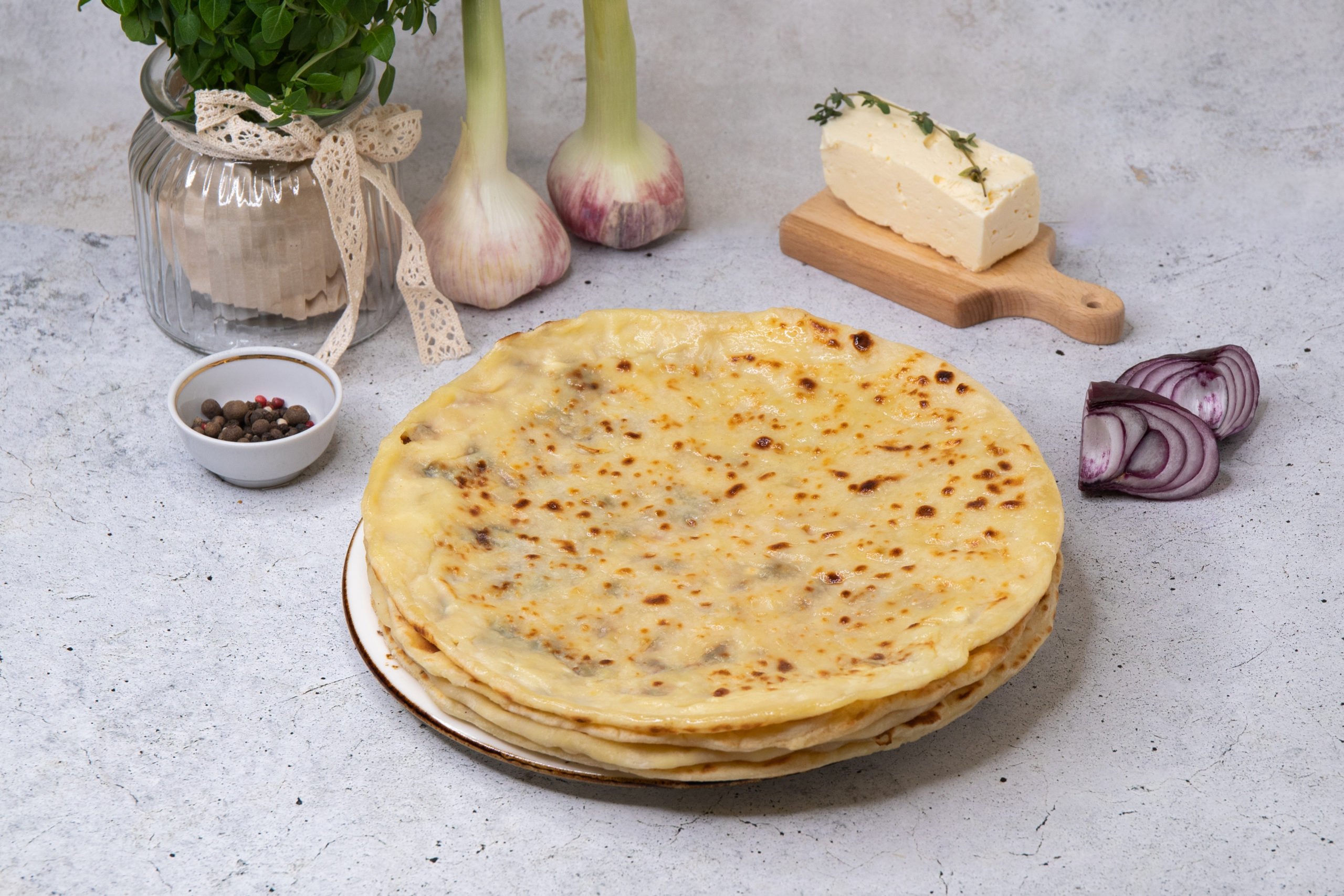 Хычины с сыром классический рецепт. Осетинские пироги и хычины. Хычины осетинские. Карачаевские хычины. Лепешки хычины.