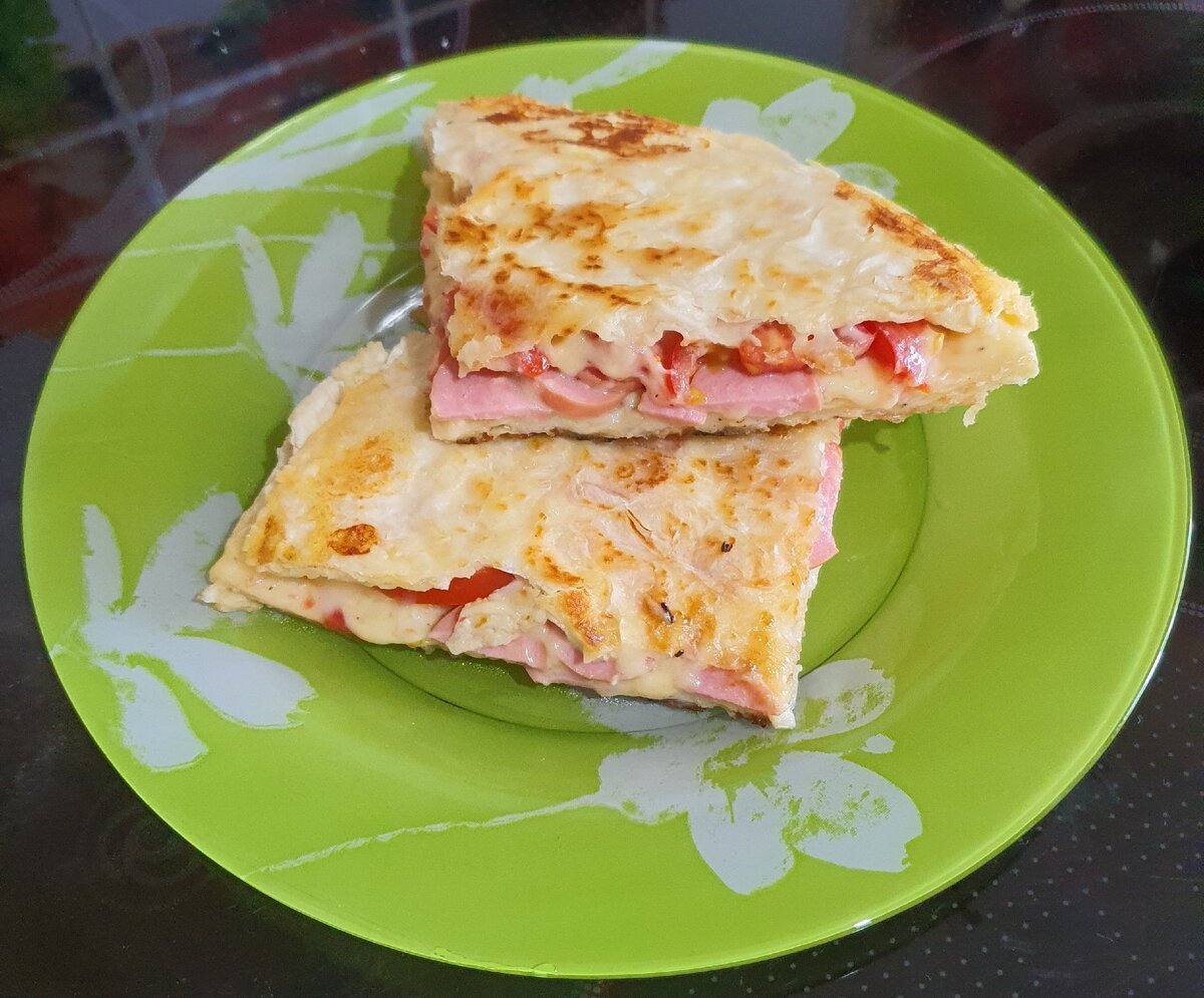 пицца рецепт из лаваша на сковороде с яйцом колбасой и сыром фото 3