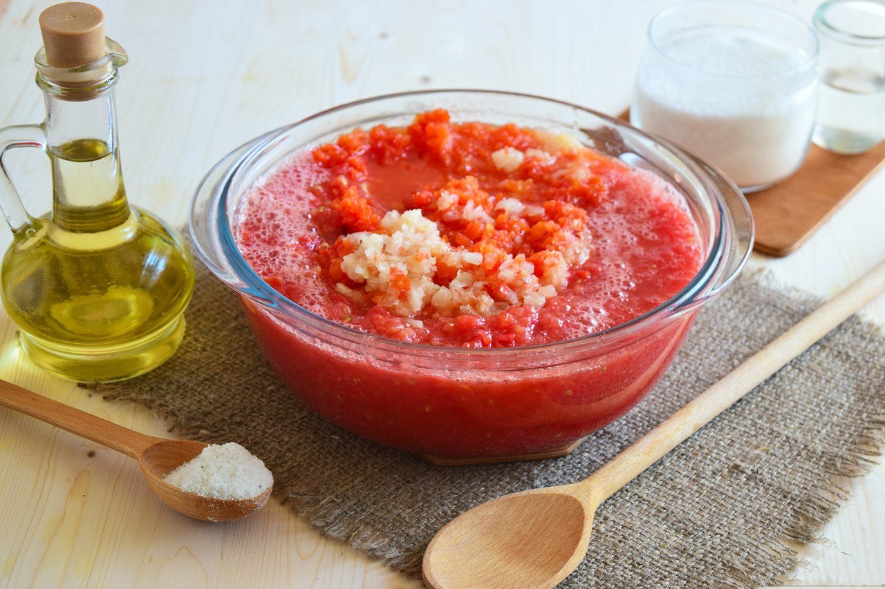 Вкусный рецепт томатного соуса. Томатный соус из помидор. Домашний кетчуп. Приготовление кетчупа. Домашний соус из помидор.