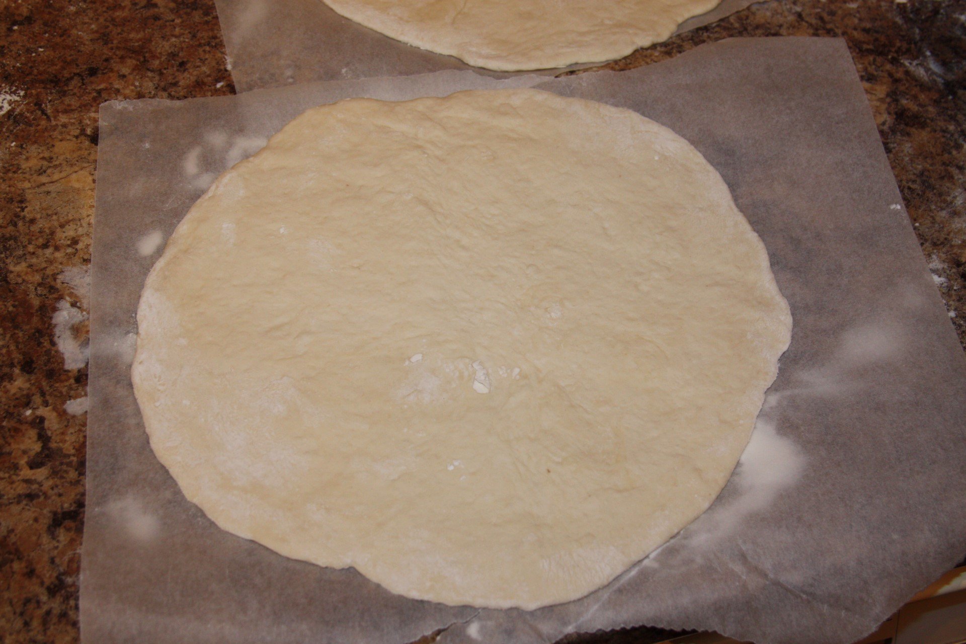 можно ли выпекать пиццу на фольге в духовке вместо пергаментной бумаги фото 75