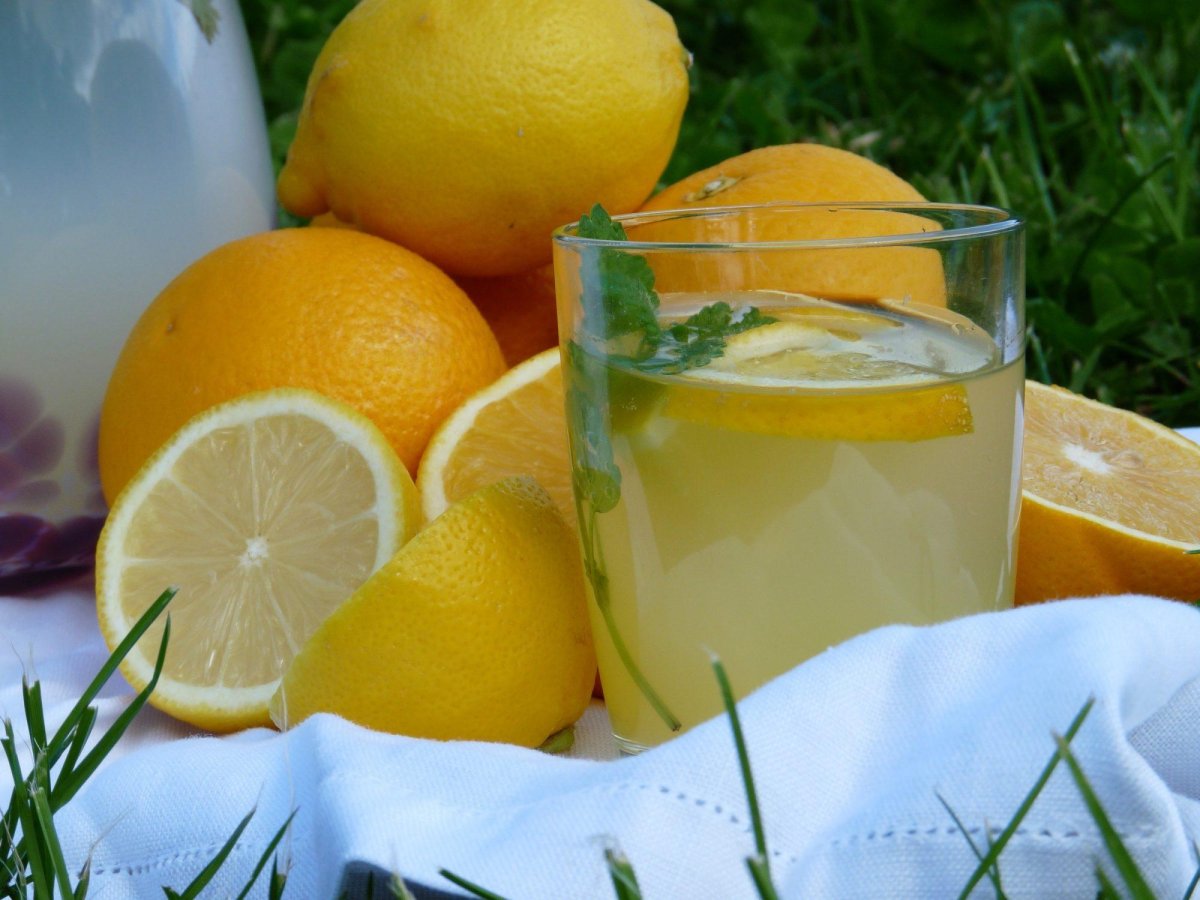 Напиток из тархуна и лимона