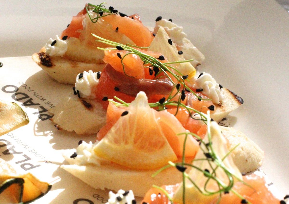 Фуршетные закуски из семги