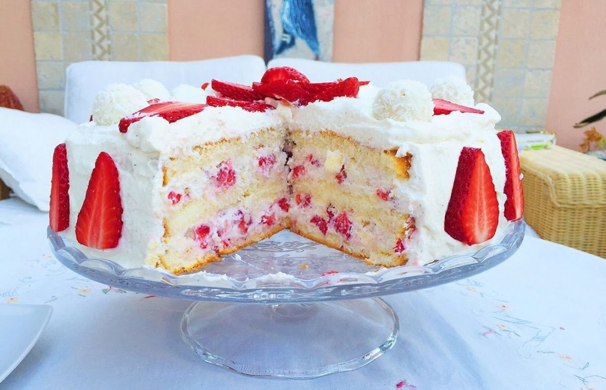 Торт Рафаэлло без выпечки с коржами