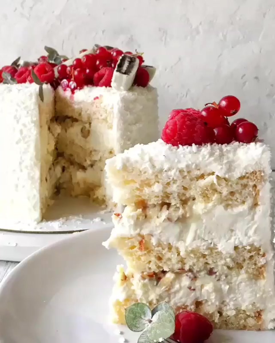 Торт клубничный Рафаэлло