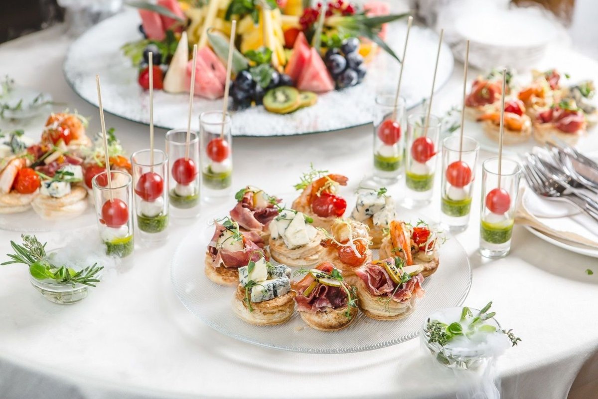 Закуска с селедкой на праздничный стол канапешки