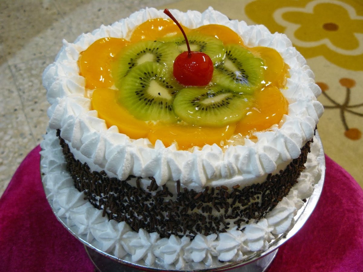Торт с фруктами внутри