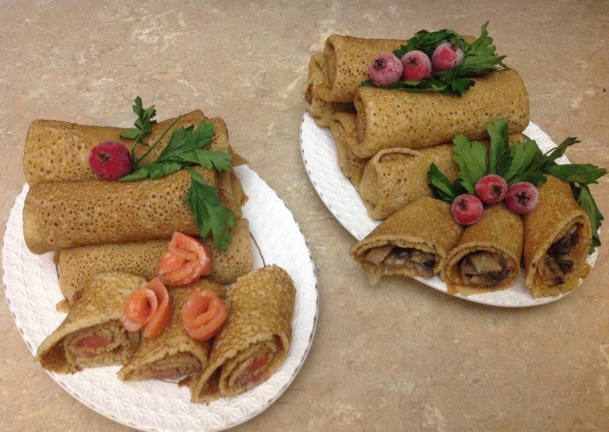 Праздничная подача блинов