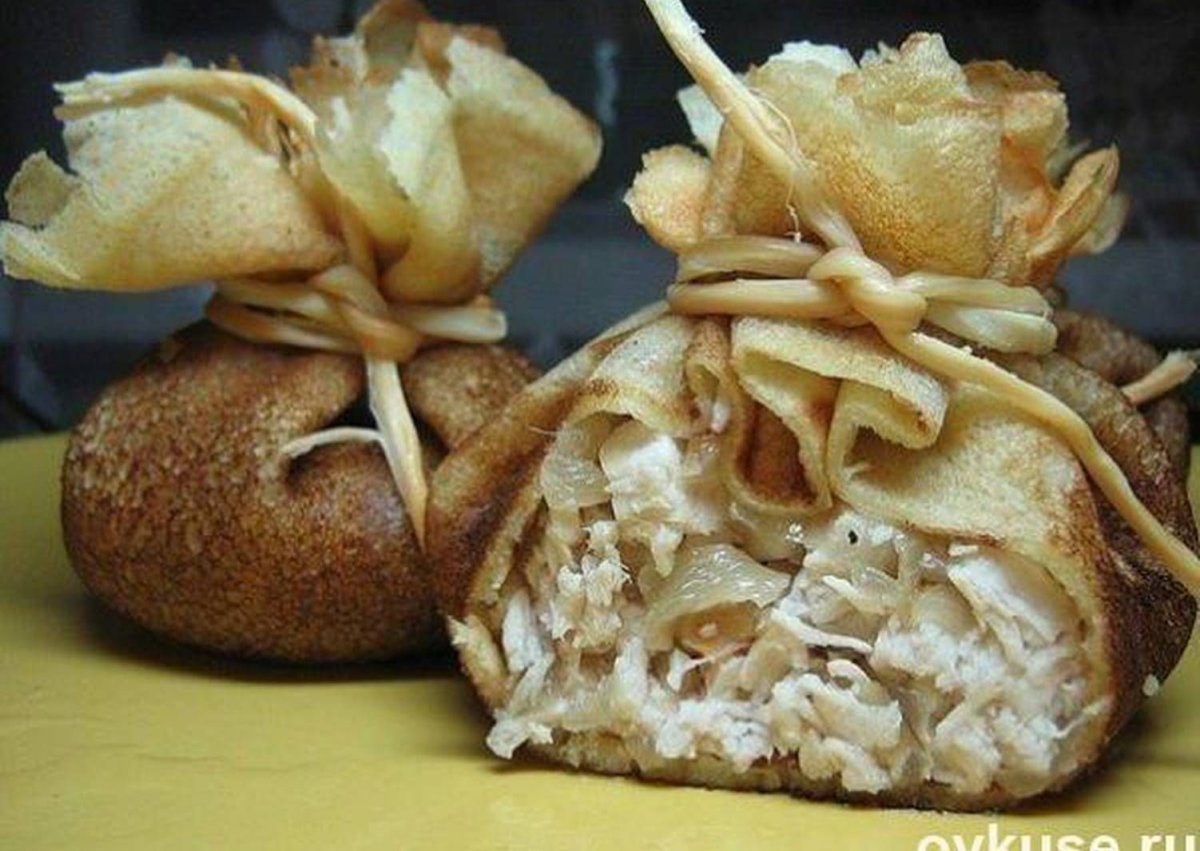 Блинные мешочки с курицей