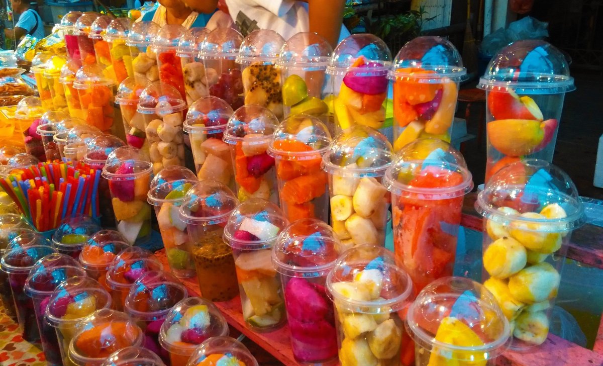 Фрукты в стаканчиках