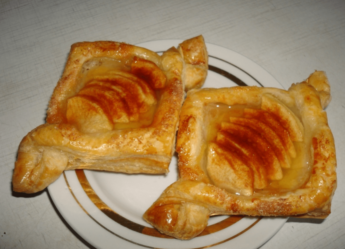 Слоёное тесто с яблоками