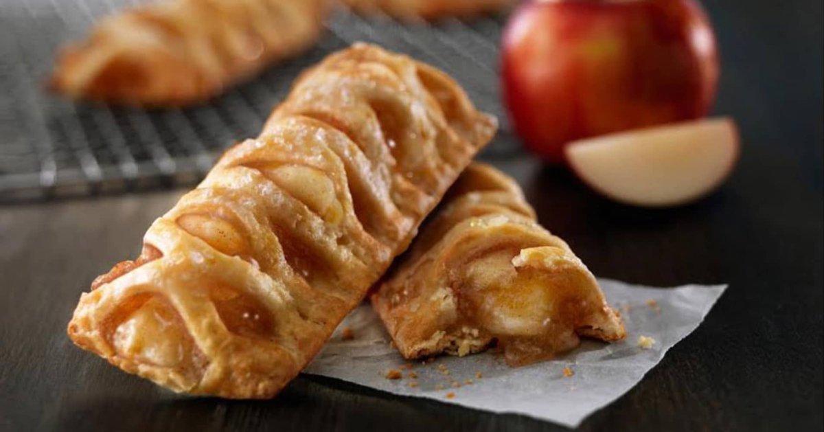 Пирожки с яблоками из слоеного теста в духовке