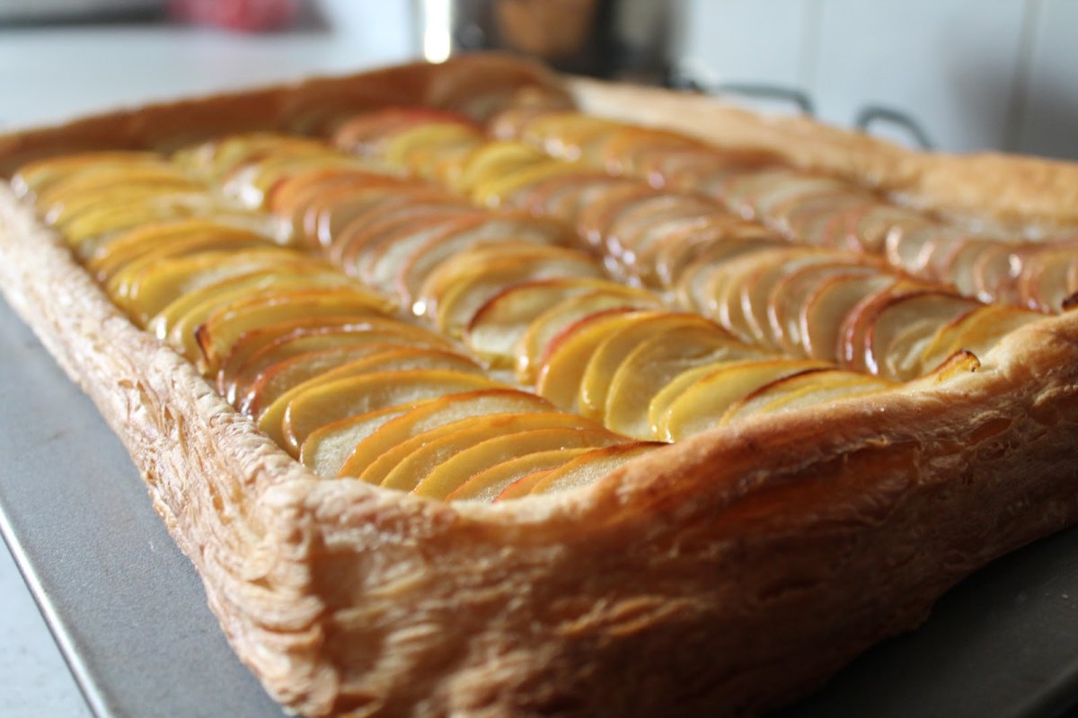 Пирог с яблоками слоеное тесто
