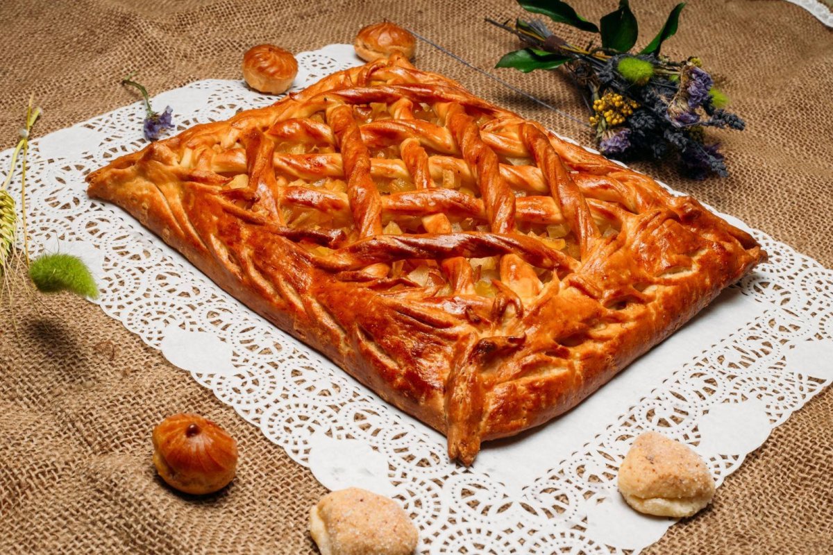 Пирог с яблоками из дрожжевого теста