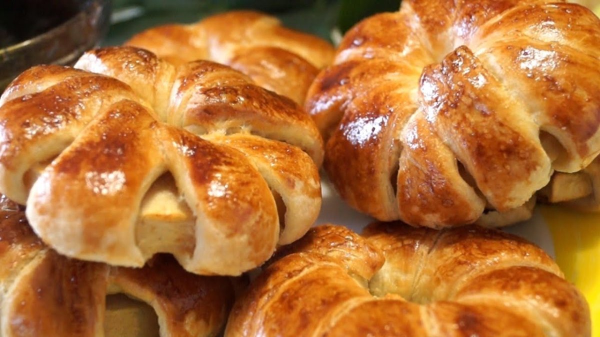 Яблоки запеченные в слоеном тесте