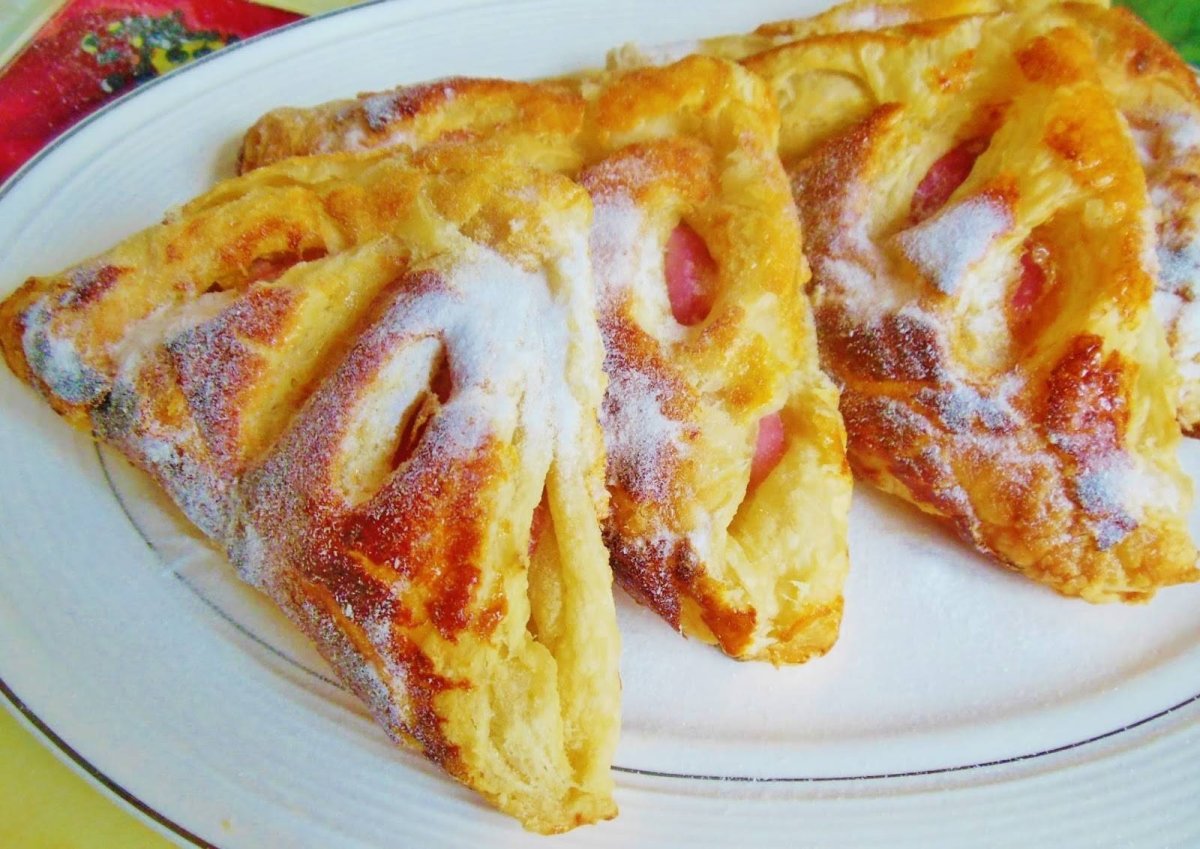 Слоеные пирожки с яблоками