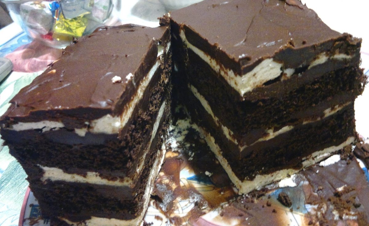 Торт шоколадный с безе