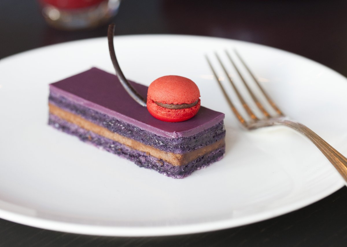 Малиновое муссовое пирожное