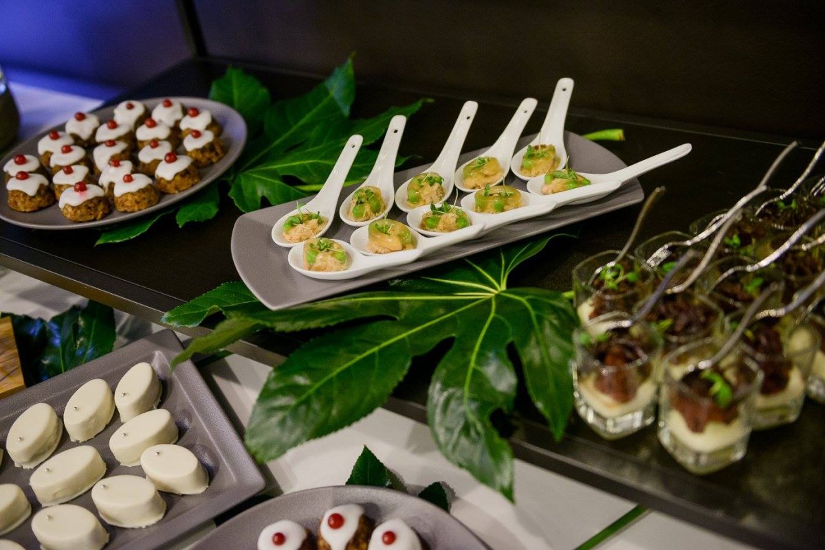 Канапе в рюмках