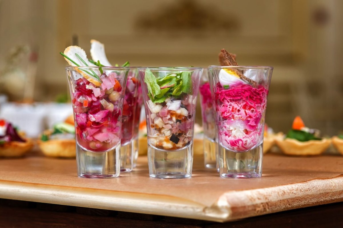 Фрукты в стаканчиках для фуршета