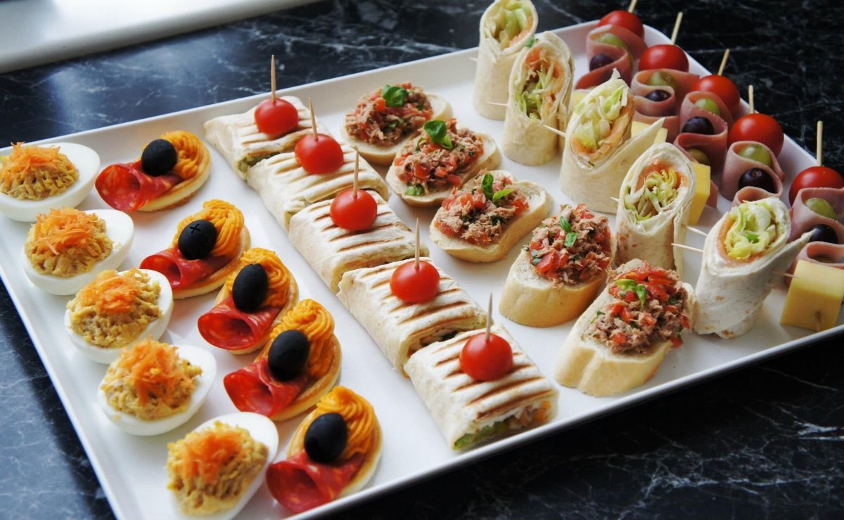 Фуршетные закуски канапе веррины роллы