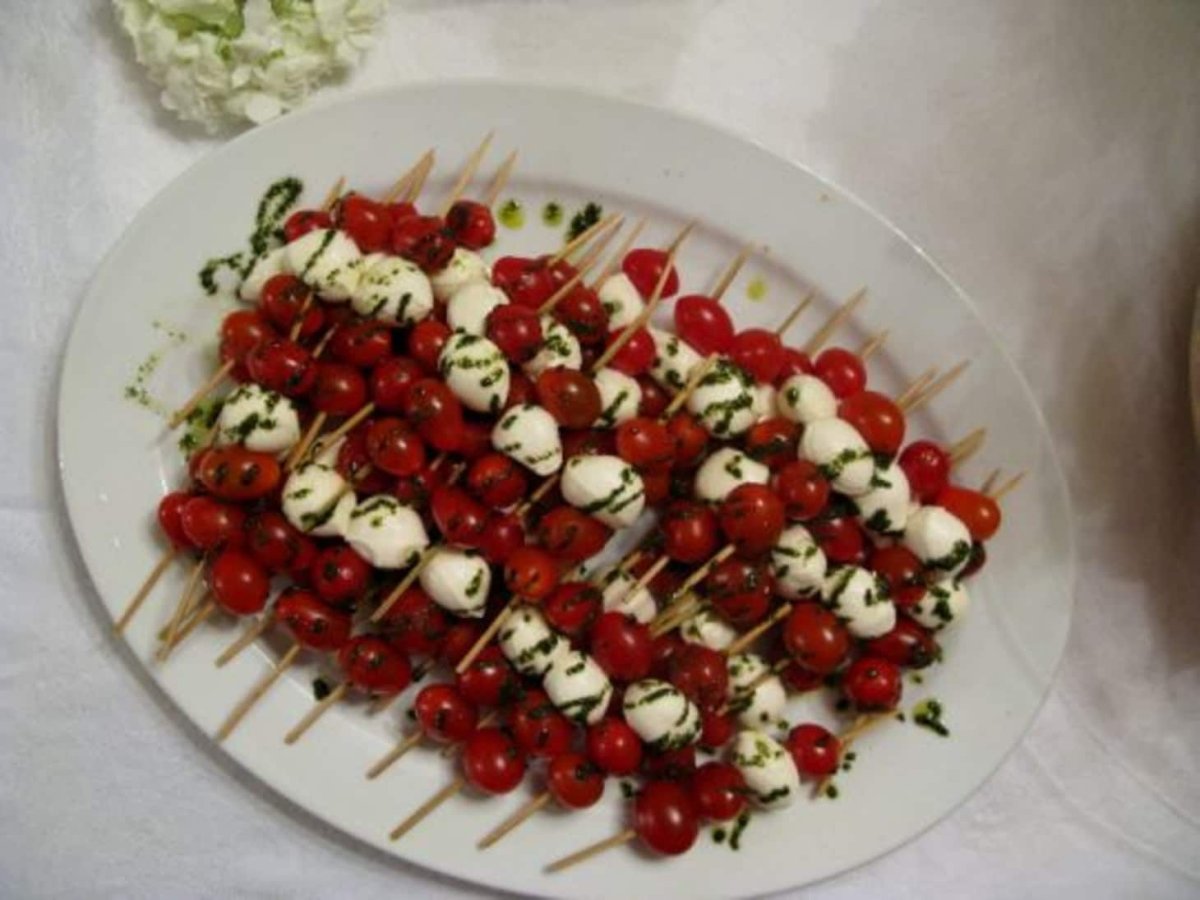 Закуска из помидор с сыром к шашлыку