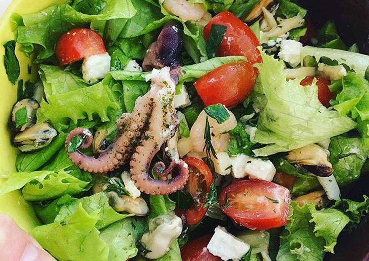 Салат морской коктейль