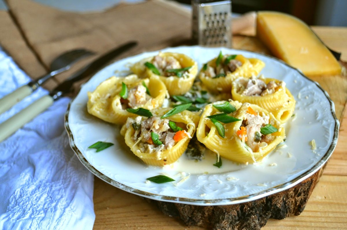 Конкильони фаршированные фаршем