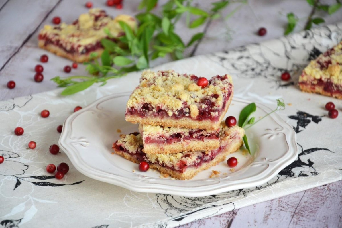 Пирог с брусникой и сметаной из песочного теста заливной рецепт с фото