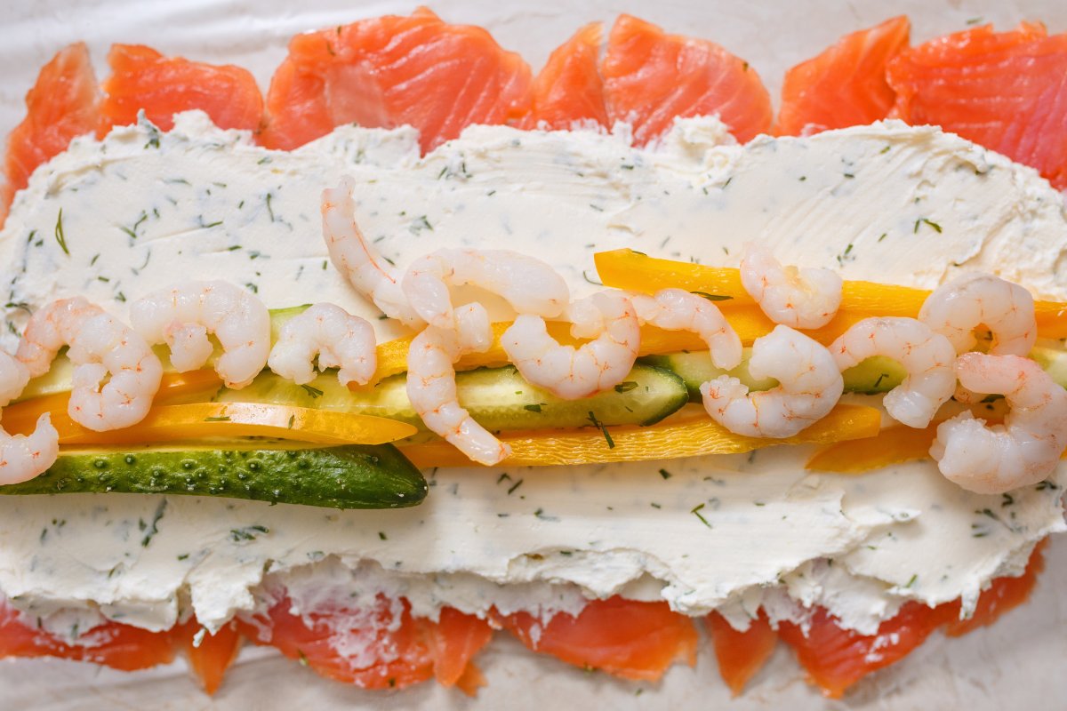Суши салат с лососем