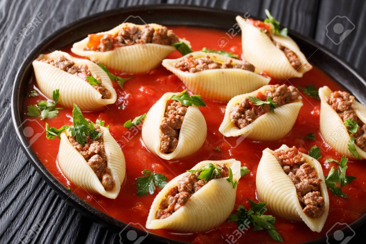 Большие макароны начиненные фаршем в духовке