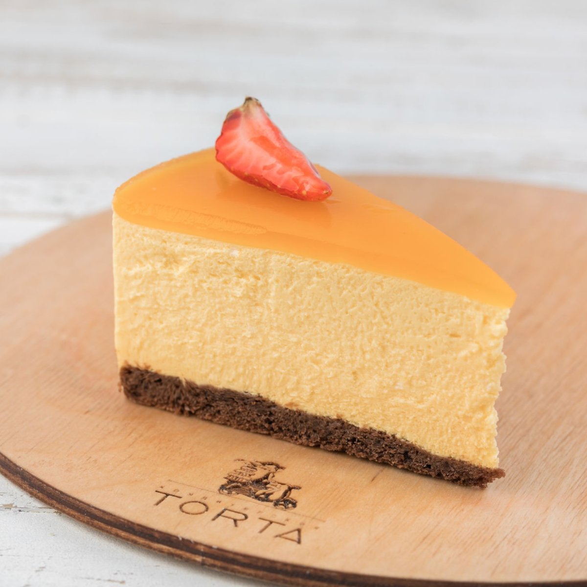 Минималистичное украшение торта