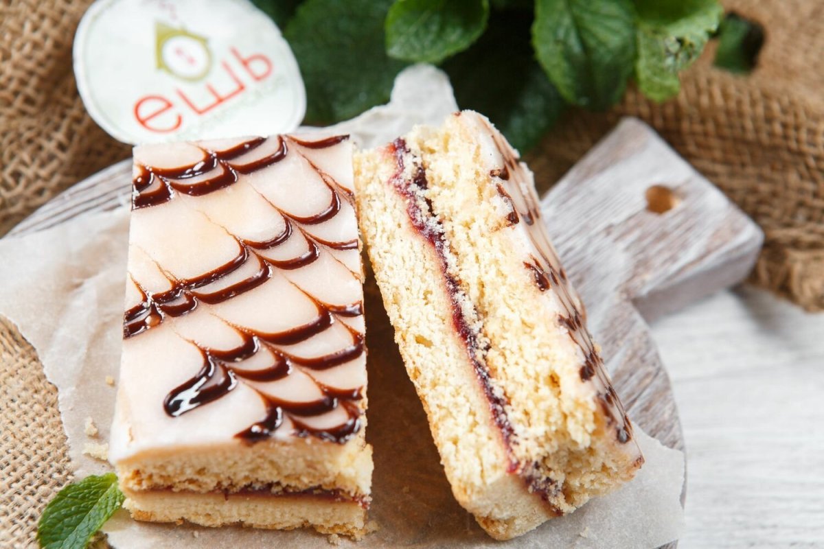 Пирожное песочное «полоска с повидлом»