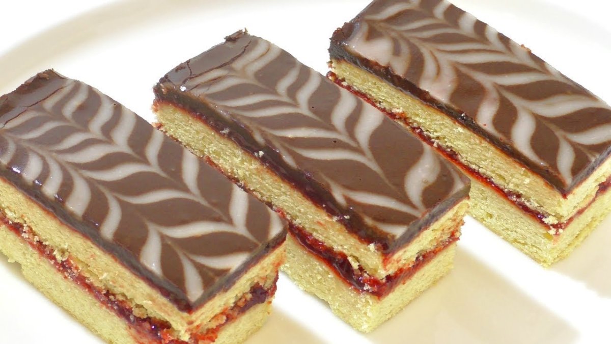 Пирожное песочное глазированное помадкой