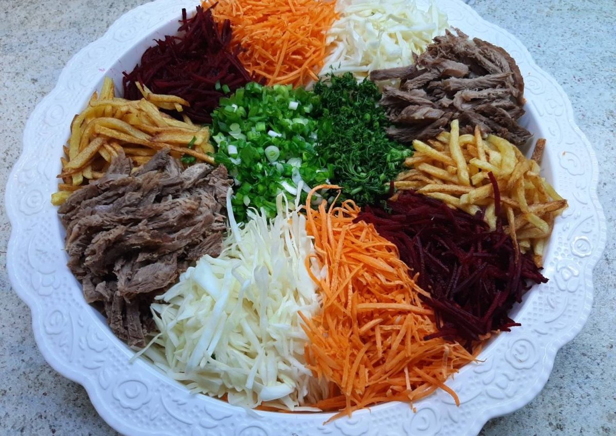 Салат кучками с картошкой фри