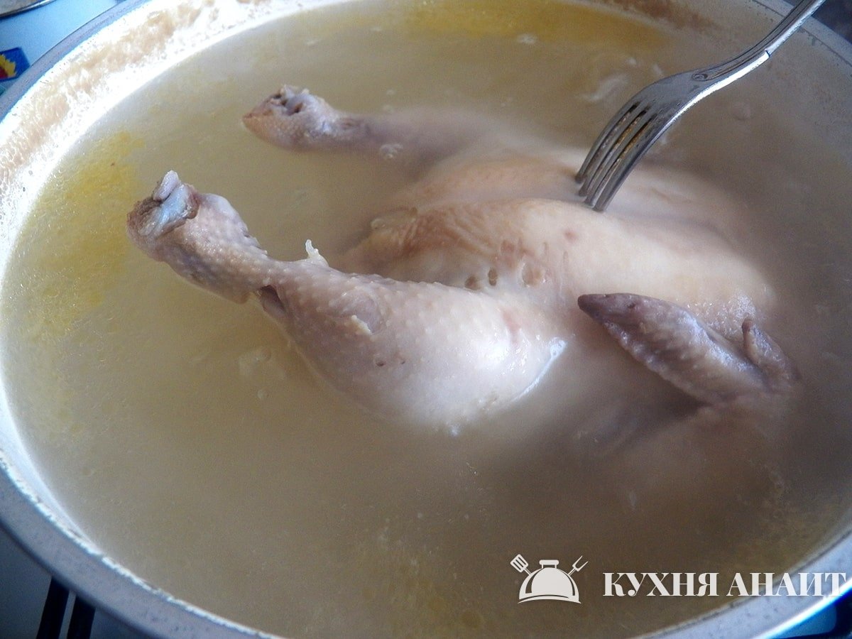 Суп из куриной голени. Курица в супе недоваренная. Части курицы для супа.