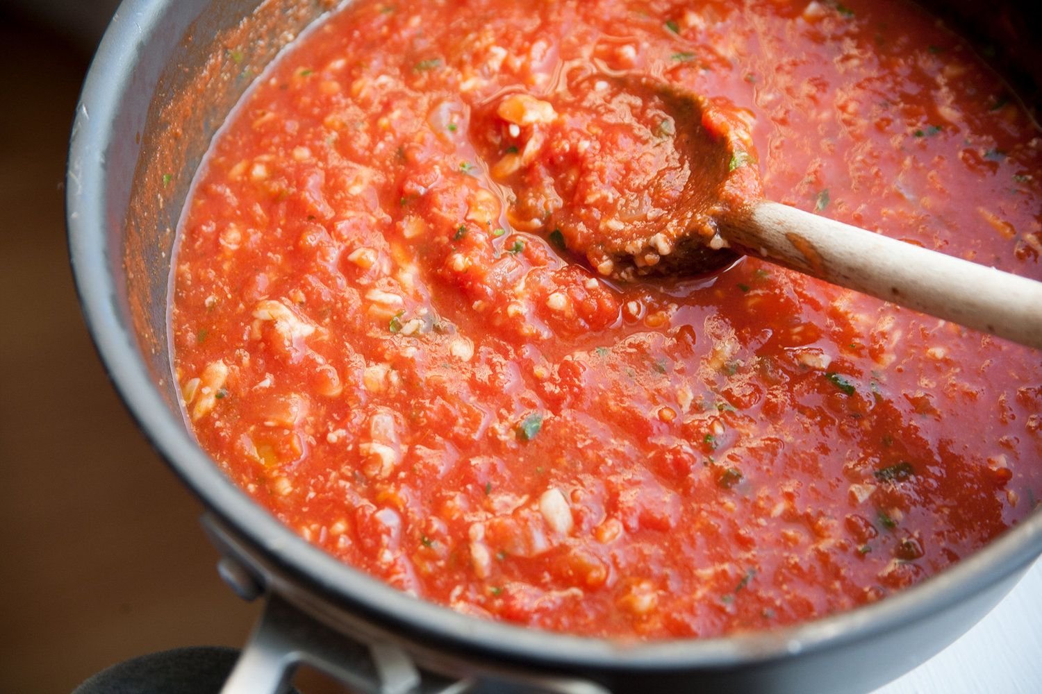 Вкусная томатная подлива. Постный соус для макарон. Соус для макарон из томатной пасты. Соус для гречки. Гречка с подливкой.