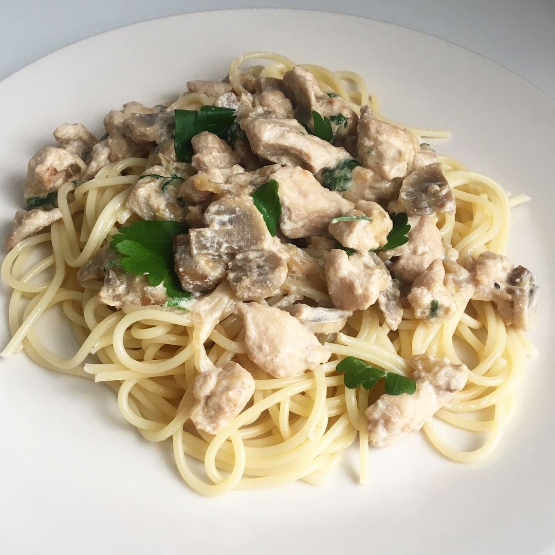 Паста с курицей и грибами