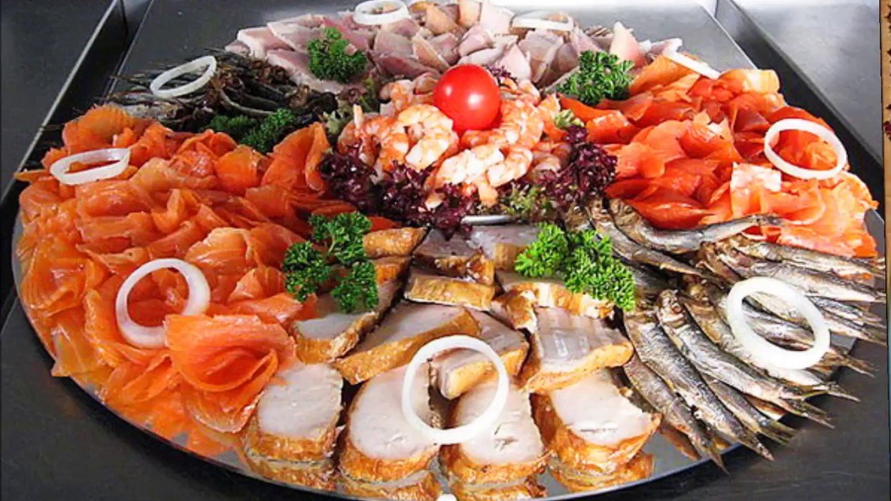 стол из морепродуктов на новый год
