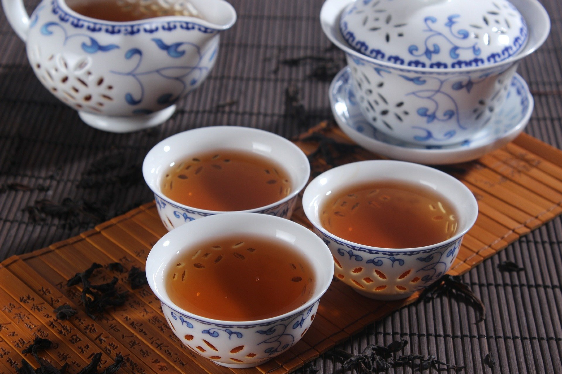 Где можно попить чая. Чашка с чаем. Пиала с чаем. Пиала для чая. Казахский чай.