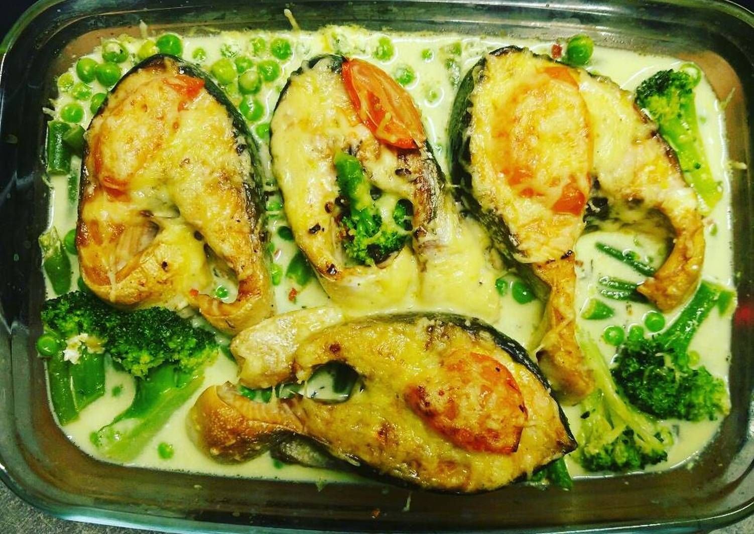Простые рецепты рыбы с овощами. Блюда из рыбы. Рыба в духовке. Рыба в духовке на праздничный стол. Блюда из горбуши.