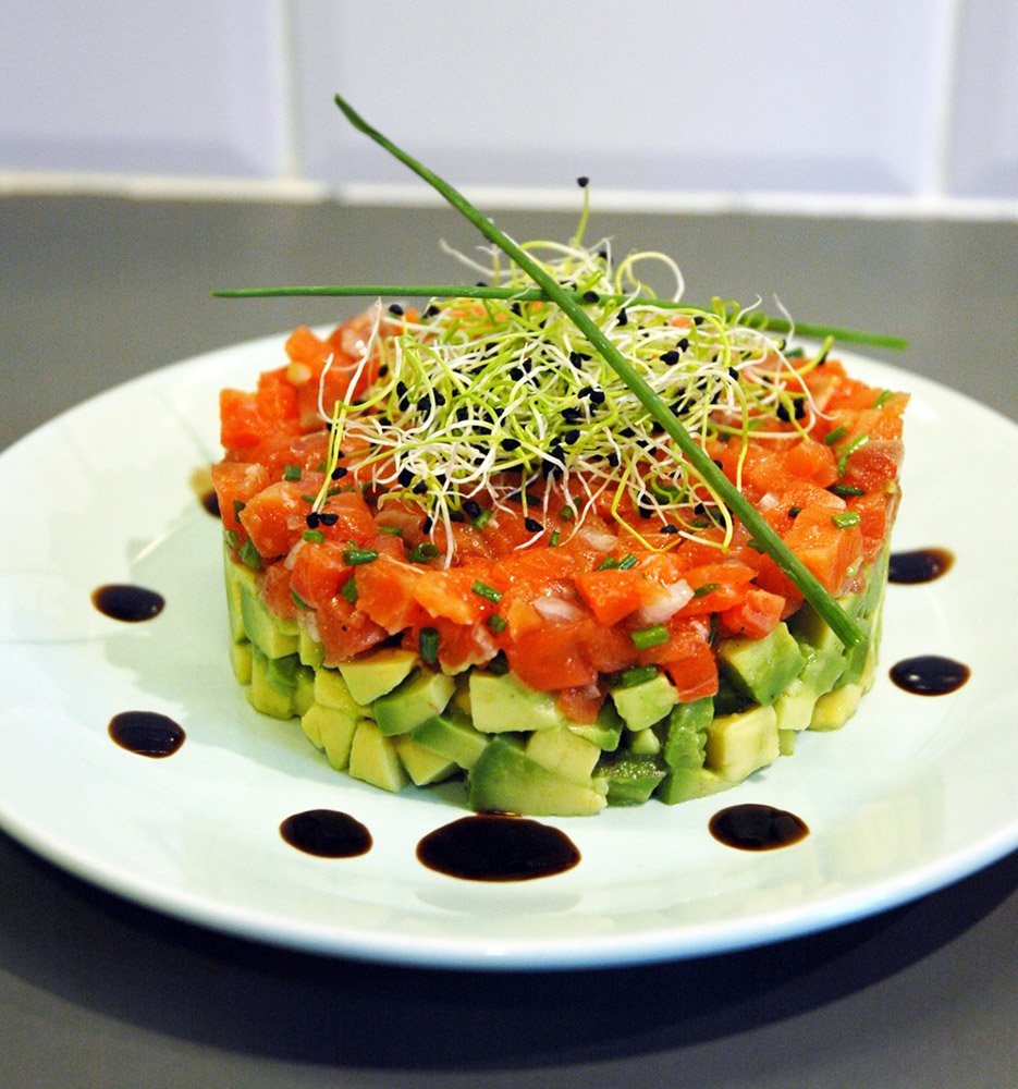 Семга с авокадо закуска