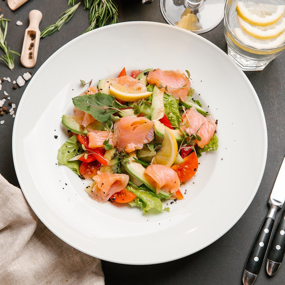 Салат Оливье с семгой