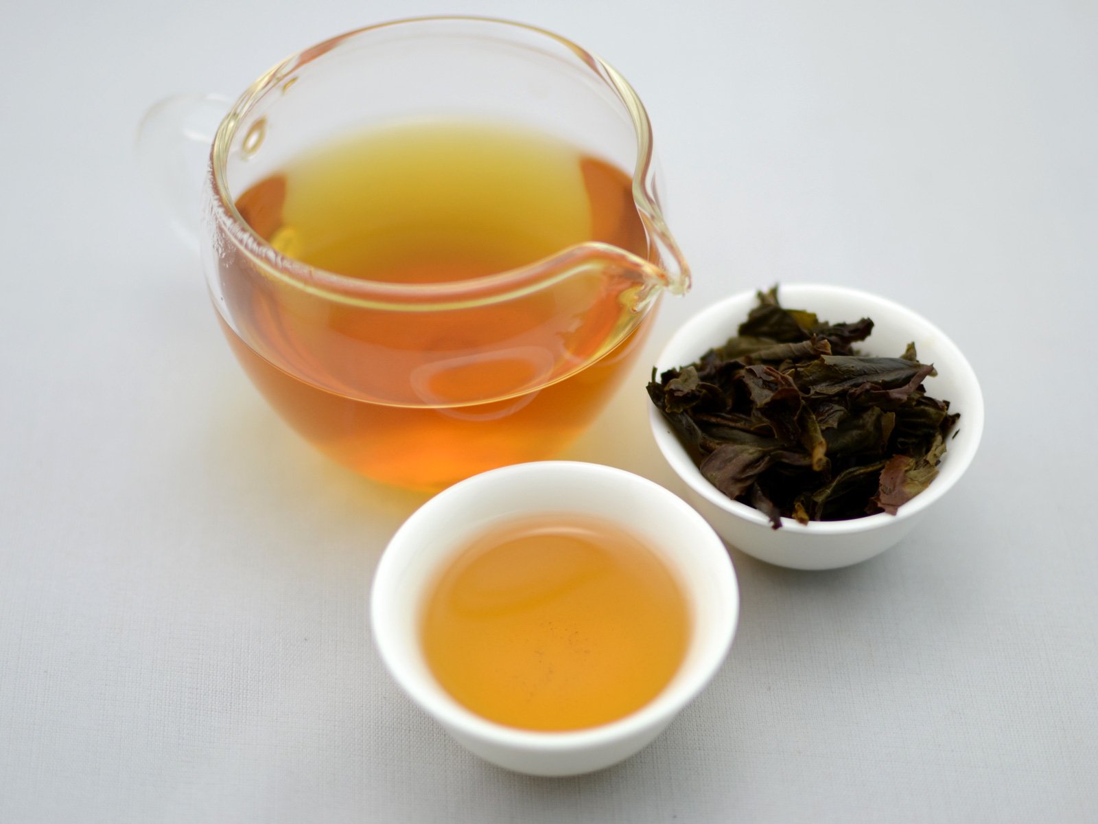 Медовый красный чай. Чай. Чай черный. Слабый чай. Желтый китайский чай сорта.