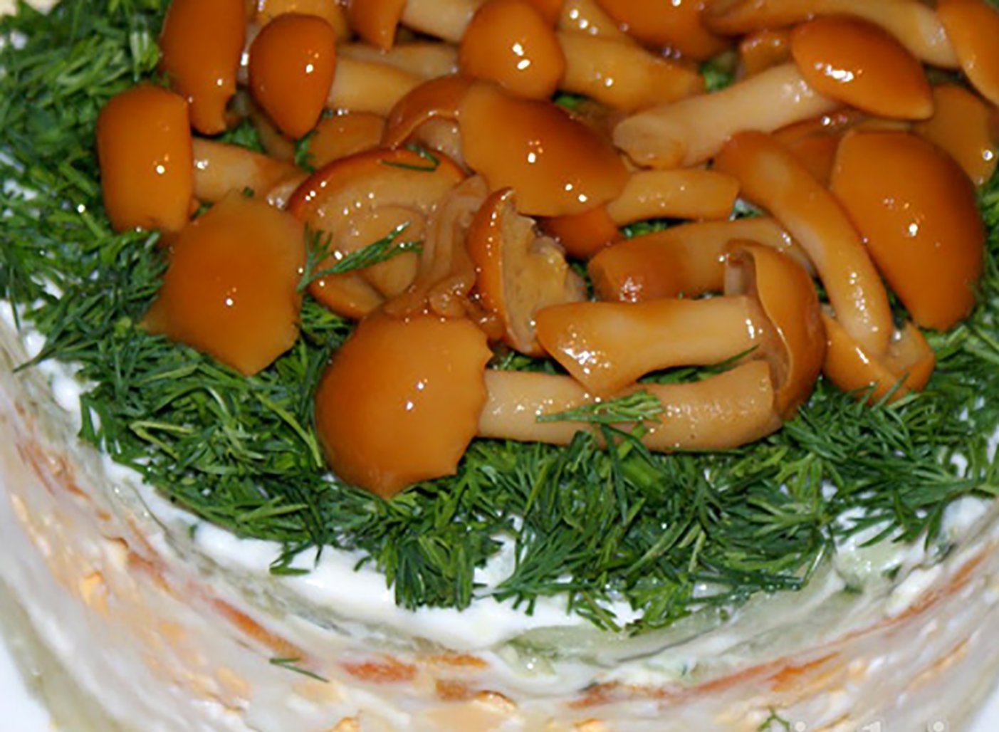 Салат «Грибная поляна» с корейской морковью — рецепт с фото