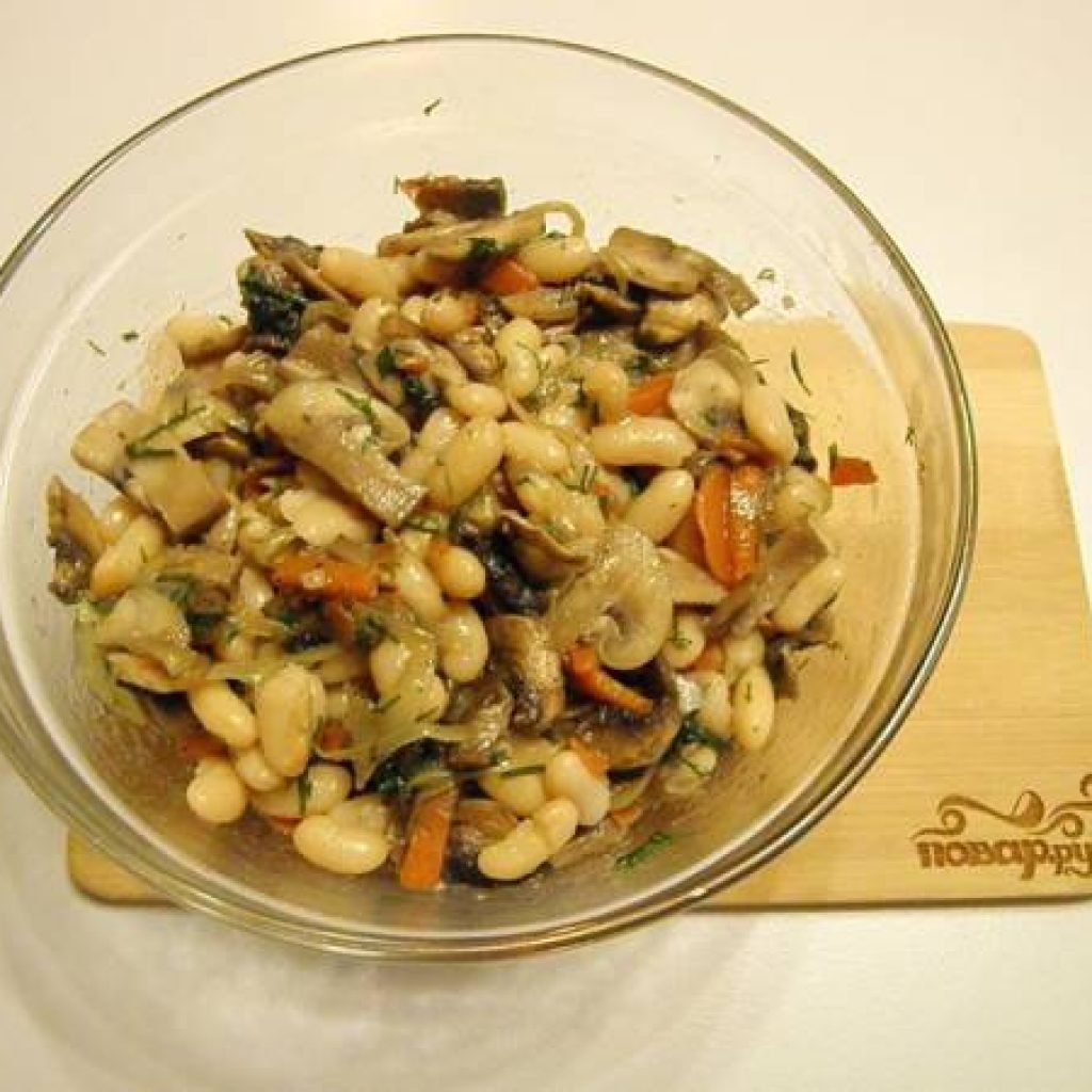 Салатик с фасолью и грибами