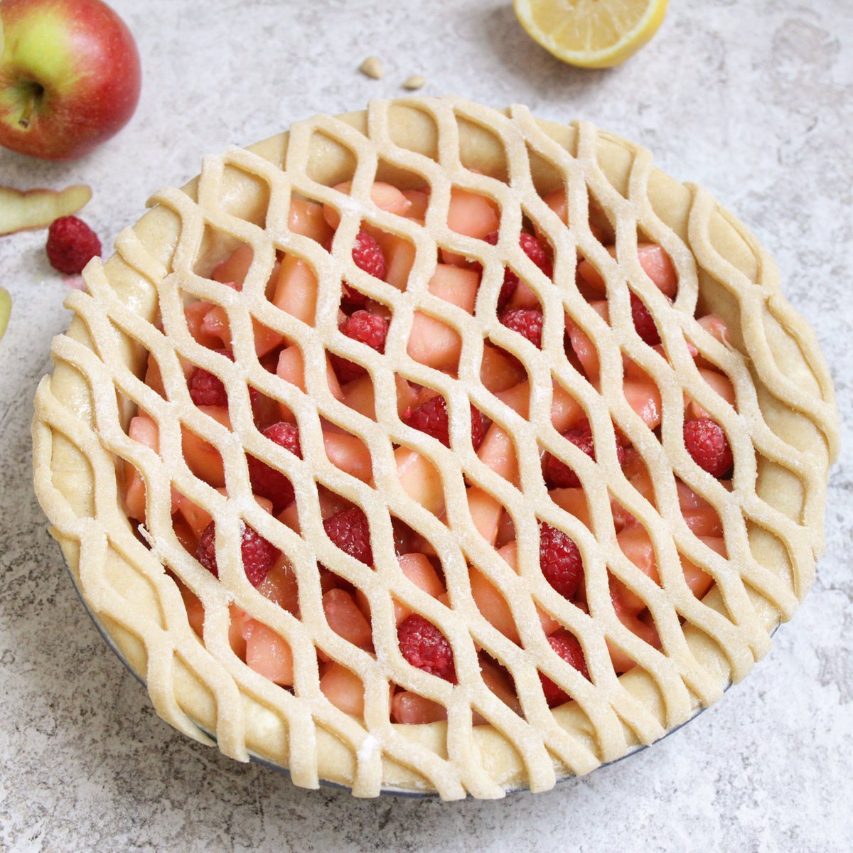 Украшение открытого пирога