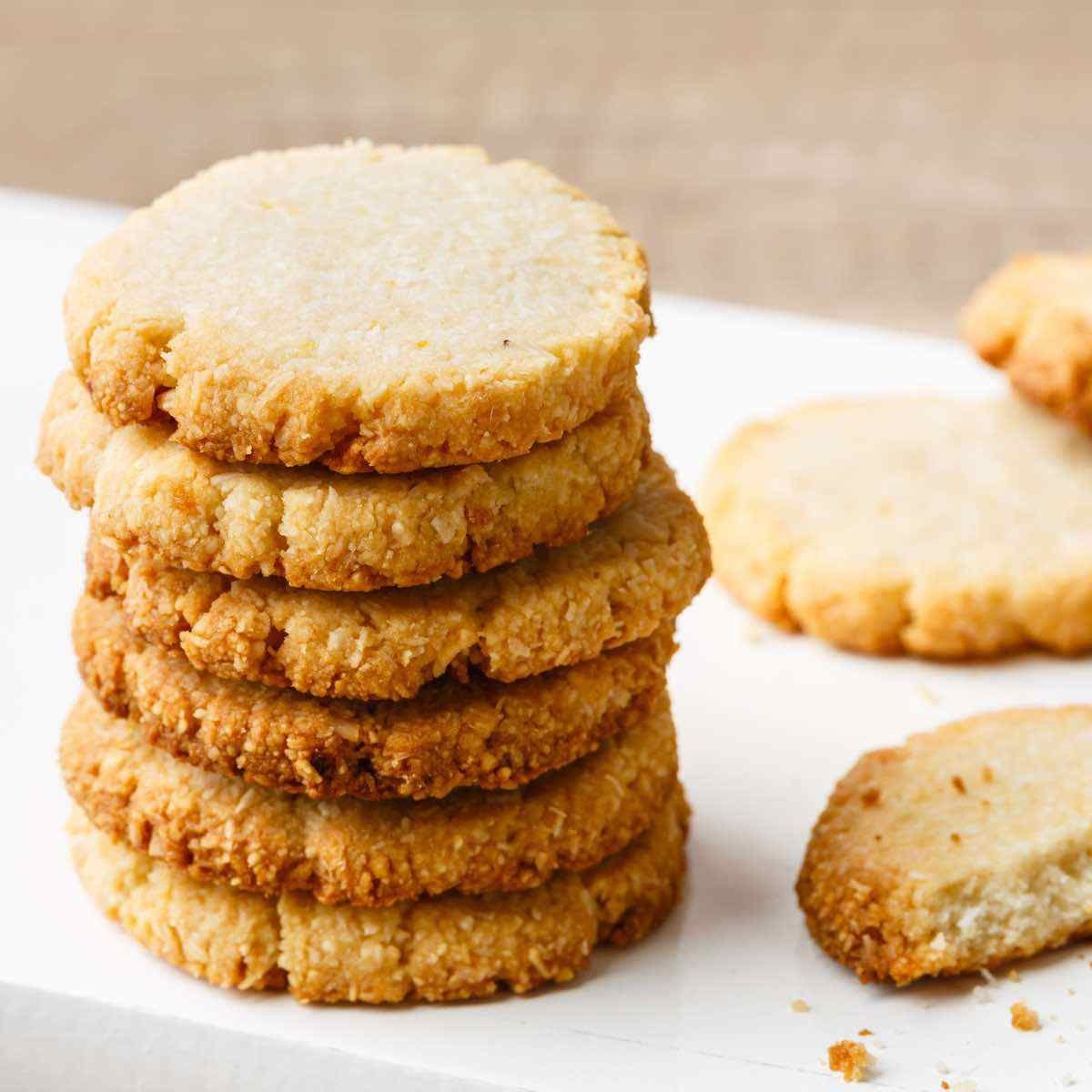 Домашнее печенье на масле рецепты. Печенье. Печенье домашнее. Печенье Biscuit. Печенье на белом фоне.
