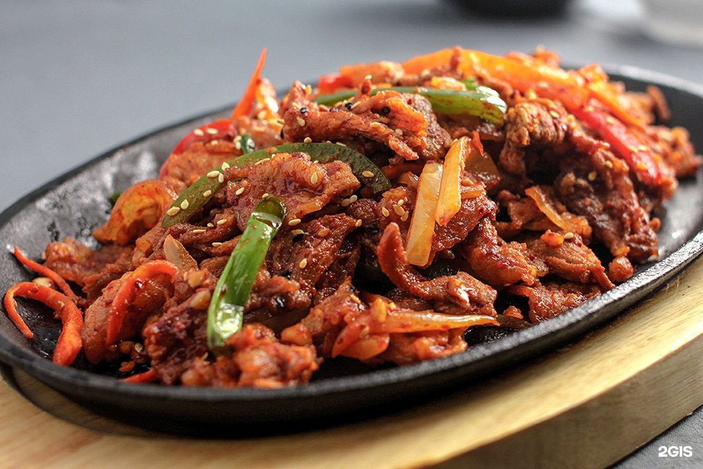 Мясо по корейски рецепт приготовления. Джеюк покым. Кимчи поккым паб корейский. Чеюк топпаб. Кимчи поккымпаб.