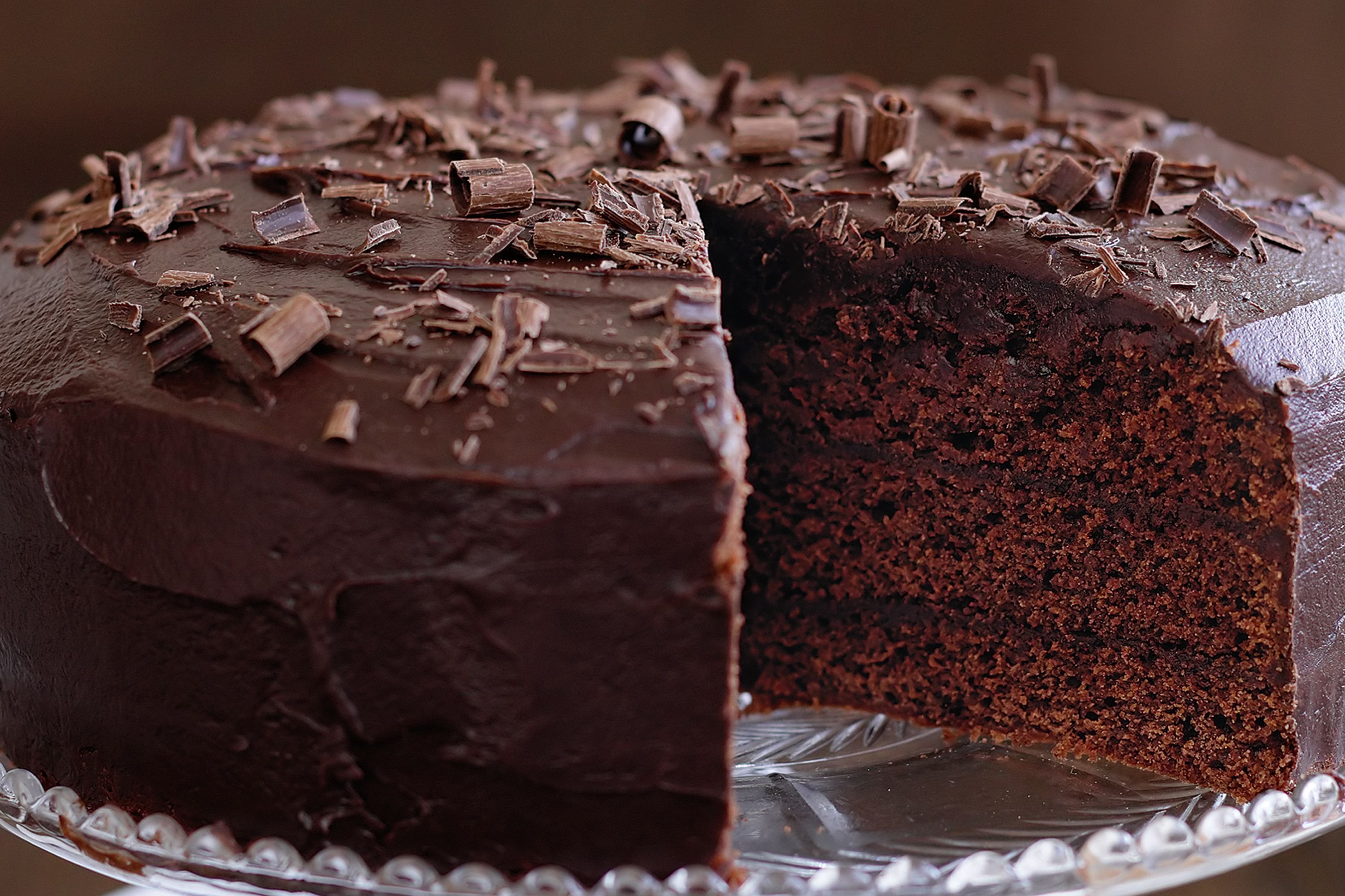 Простой рецепт шоколадного торта с фото. Торт шоко кейк. Торт с шоколадом. Сочный шоколадный торт. Воздушный шоколадный торт.