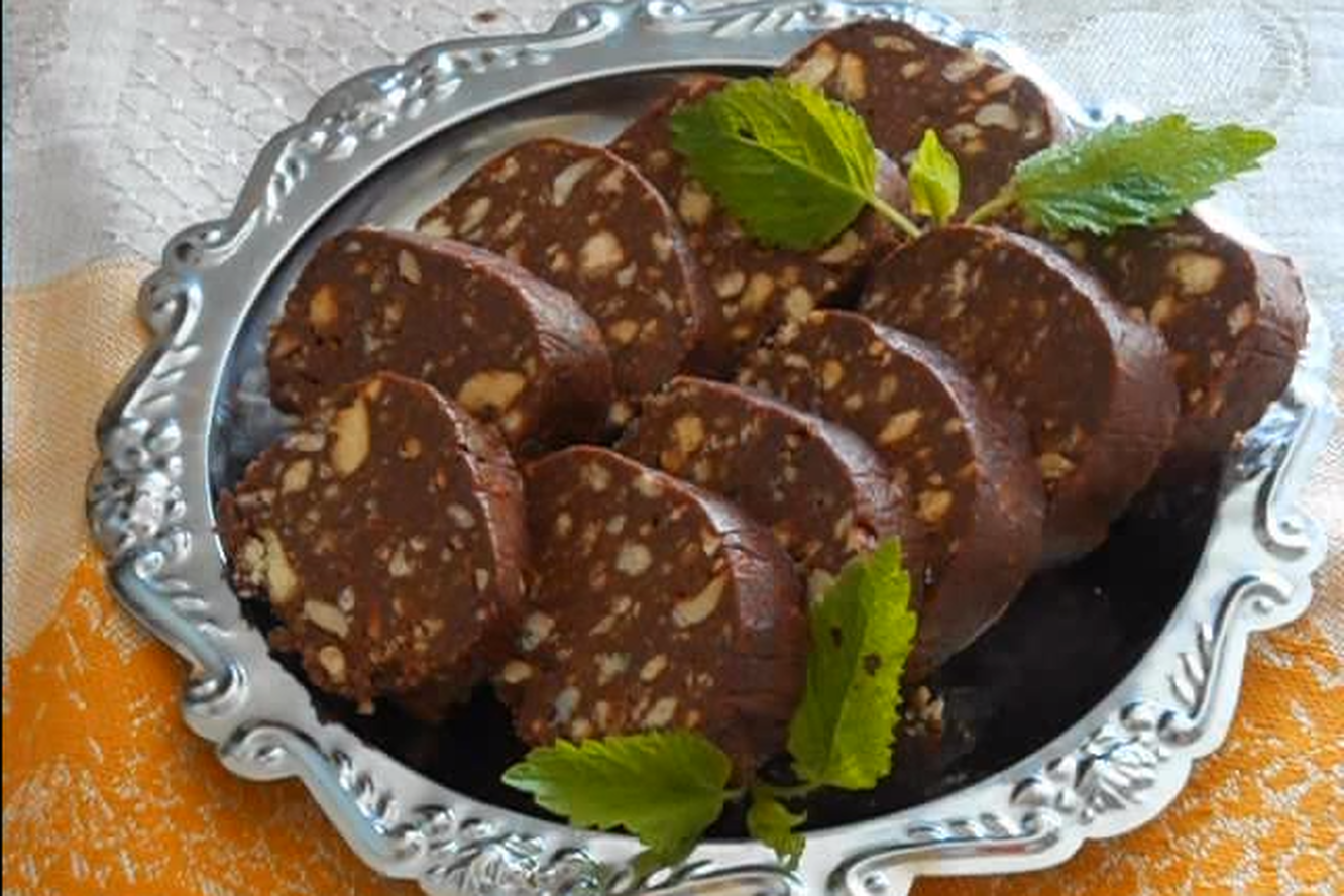 Рецепт шоколадной колбасы из печенья и какао